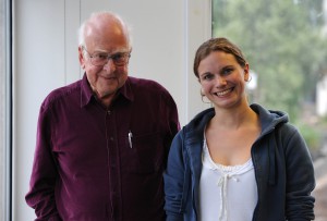 Maria nach ihrem Interview mit dem Nobelpreisträger Peter Higgs (Foto: Peter Tuffy). 